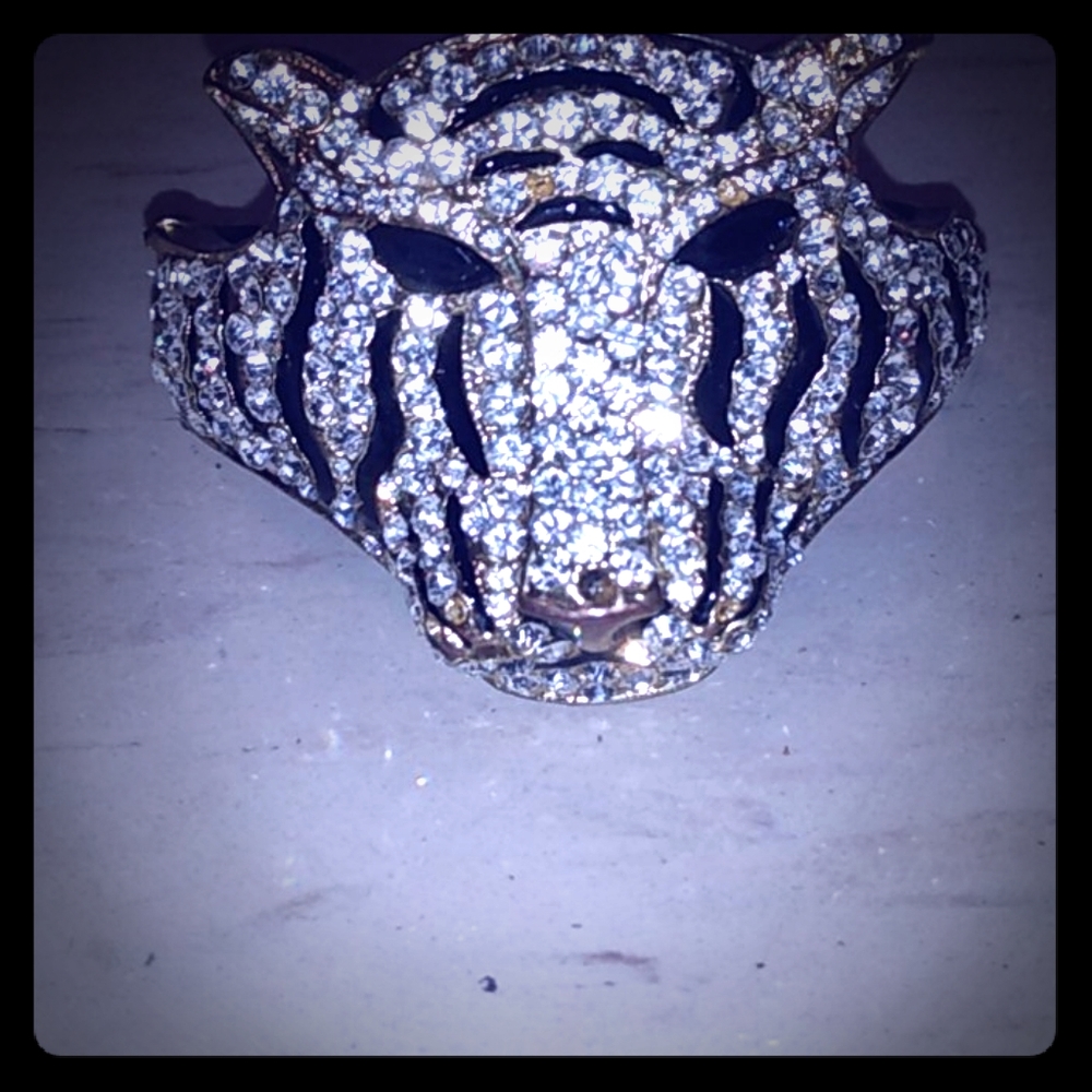 3/$20 - Lioness bracelet